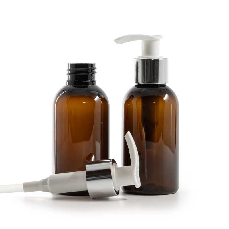 Barna műanyag palack, fehér adagolópumpa fényes ezüst gallérral, 100 ml