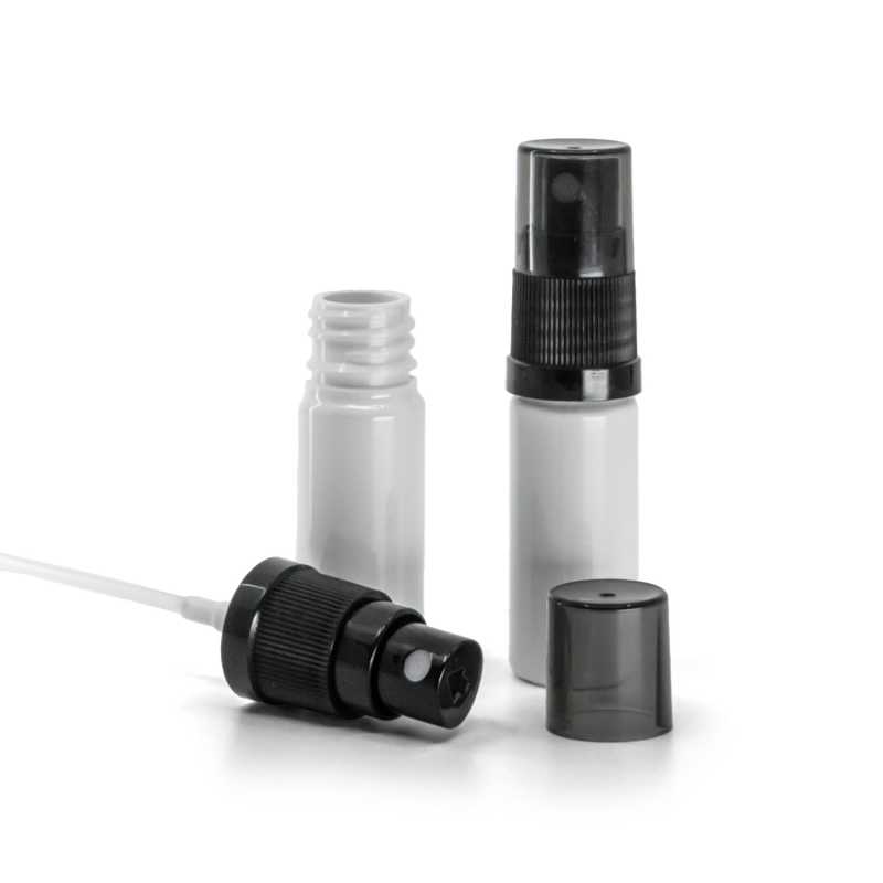 Fehér műanyag palack, fekete finompermet szórófej, füstös kupak, 10 ml