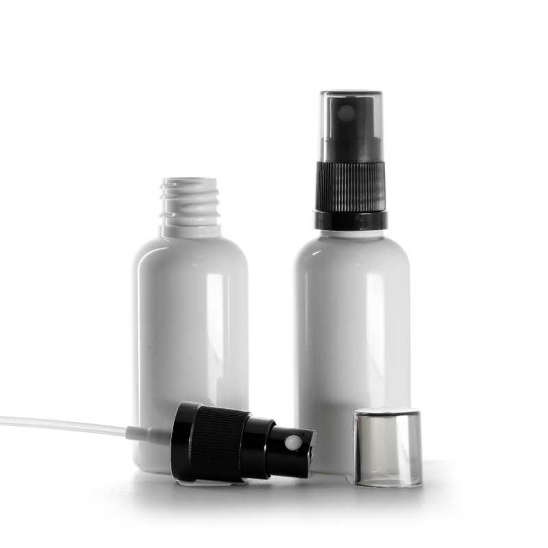 Fehér műanyag palack fekete finompermetezővel és füstös kupakkal, 50 ml