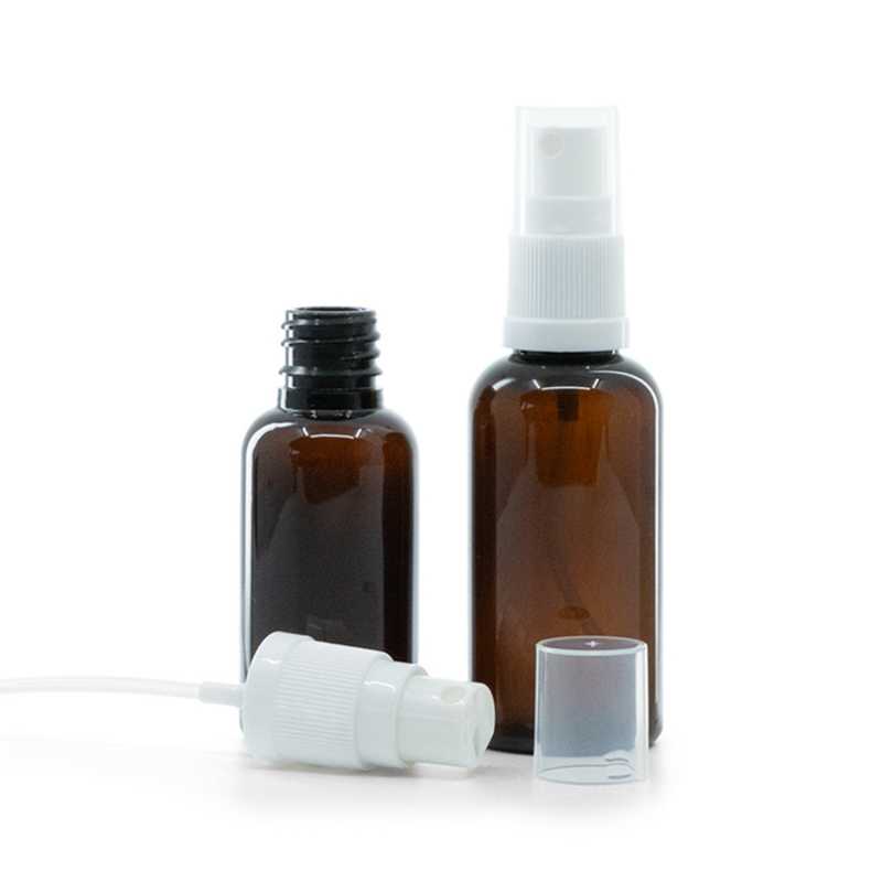 Borostyánszínű műanyag flakon fehér permetezőfejjel, 30 ml