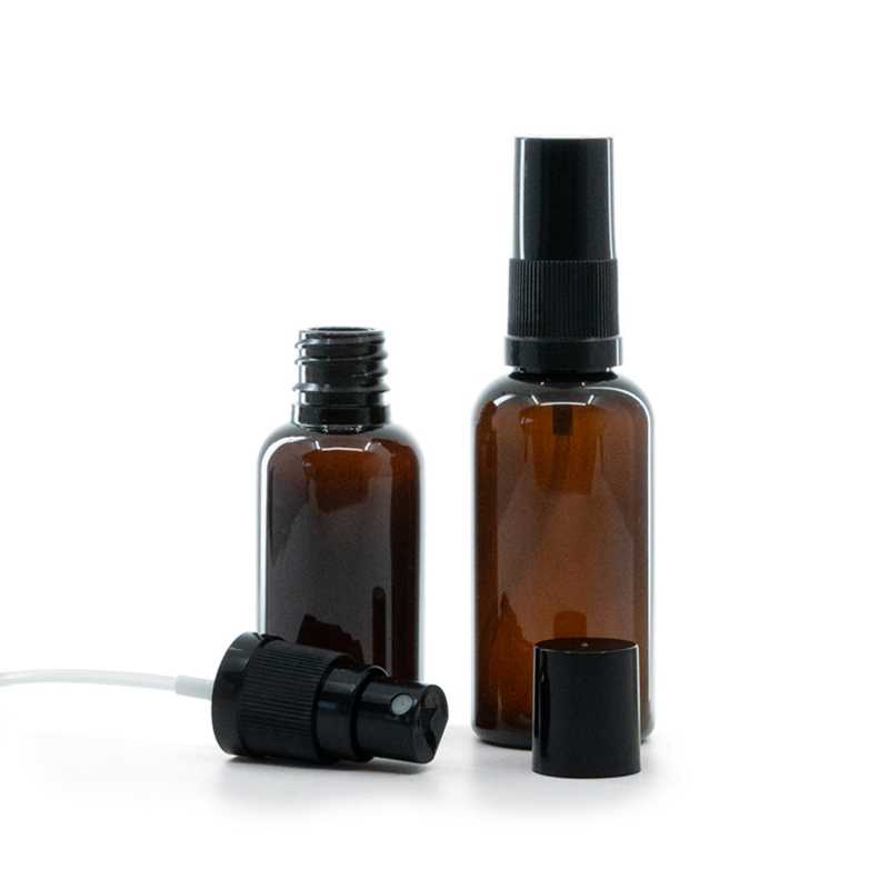 Borostyánszínű műanyag flakon, fekete permetezőfej, fekete kupak, 30 ml