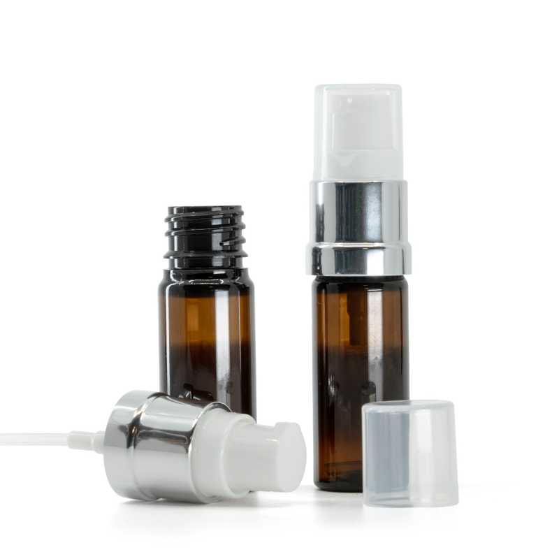 Barna műanyag palack fényes fehér-ezüst adagolófejjel, 10 ml