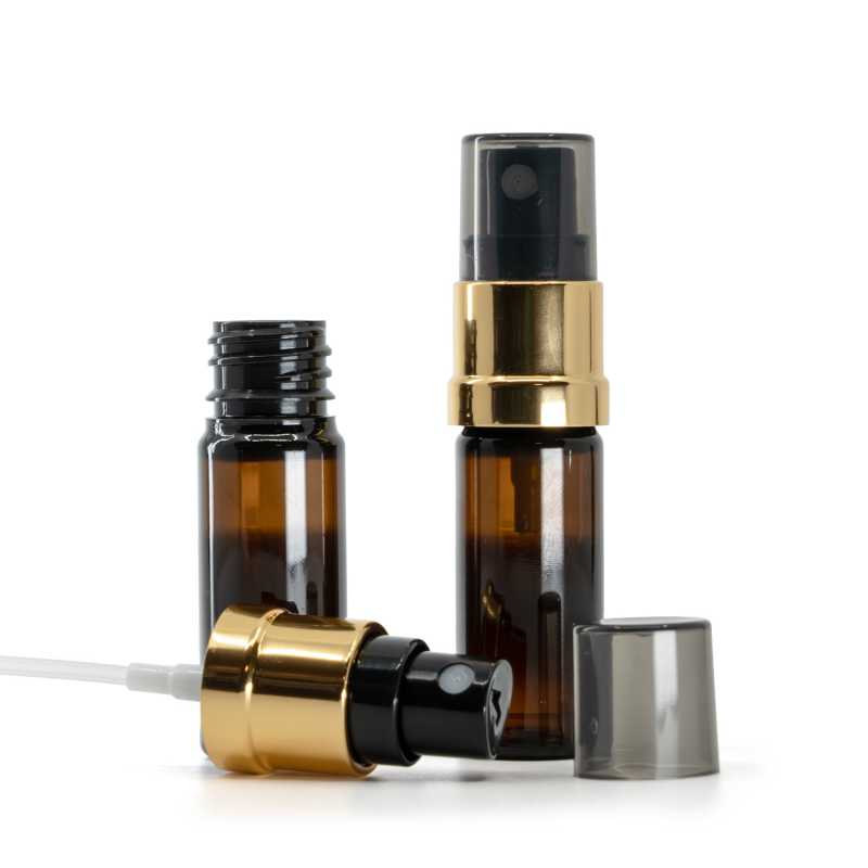 Borostyánszínű műanyag flakon, fekete-arany permetező füstös kupakkal, 10 ml