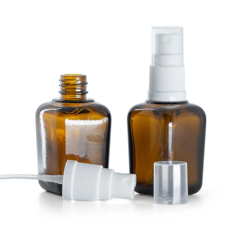 Négyszögletes, borostyánszínű üvegpalack, fehér permetező, 30 ml