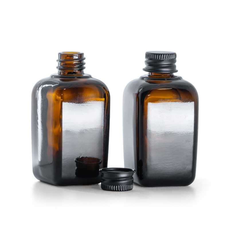 Szögletes borostyán színű üvegpalack, fekete alumínium kupak, 45 ml