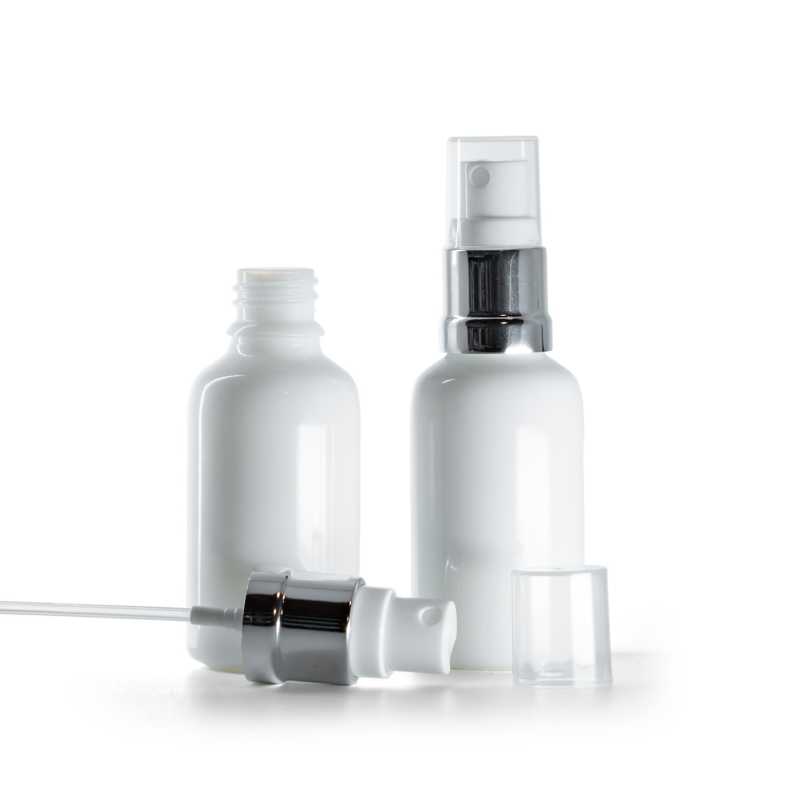 Fehér üvegpalack fehér-ezüst permetezőfejjel, 30 ml