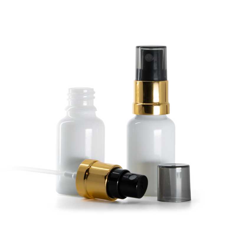 Fehér üvegpalack fekete-arany permetezőfejjel, füstszínű kupakkal, 15 ml
