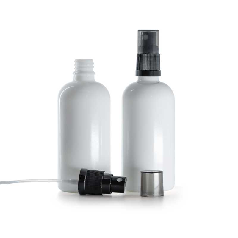 Fehér üvegpalack, fekete finompermet‑permetező, füstös kupak, 100 ml