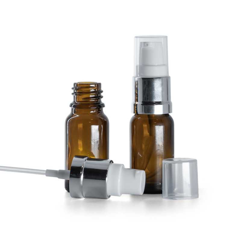 Borostyánszínű üvegpalack fényes fehér-ezüst adagolóval, 10 ml