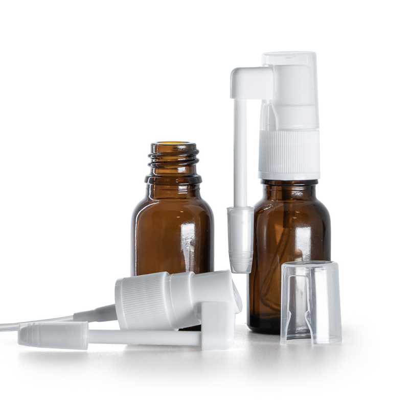 Borostyánsárga üvegpalack fehér orális permetezővel, 15 ml