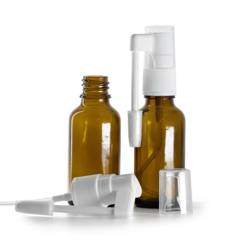 30 ml-es, fehér szájspray-adagolóval ellátott borostyánszínű üvegpalack