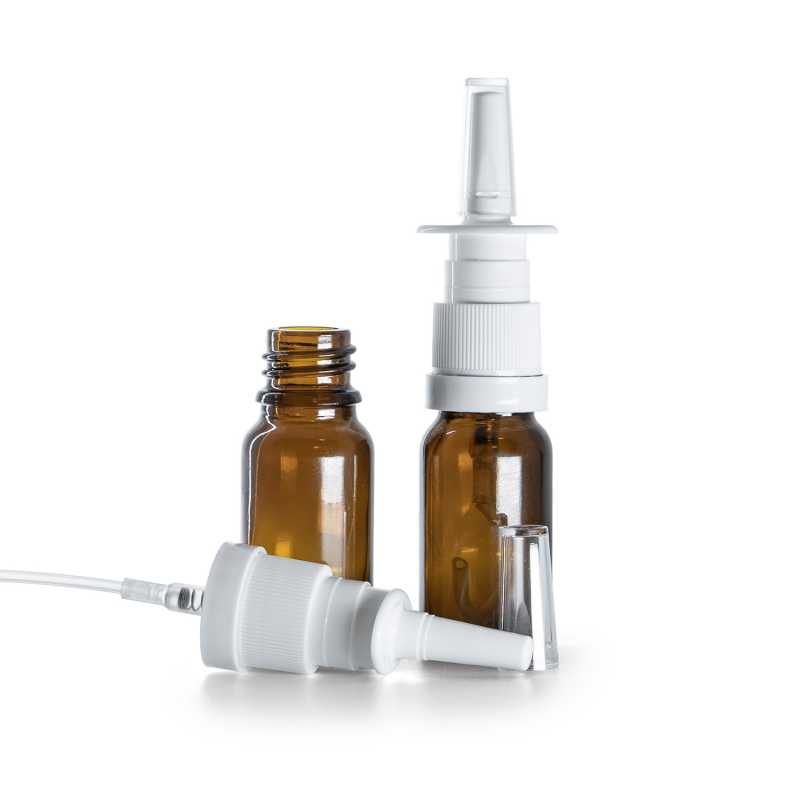 Borostyánszínű üvegpalack fehér orrspray-adagolóval, 10 ml