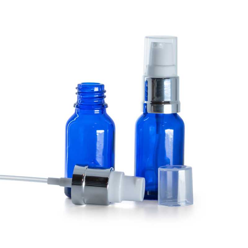 Kék üvegpalack fényes fehér-ezüst adagolóval, 15 ml