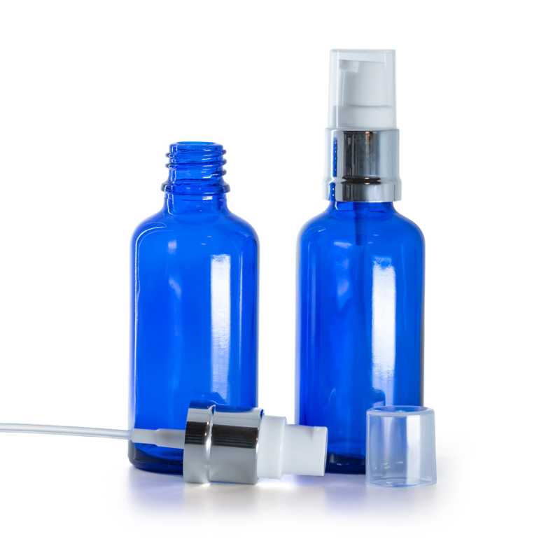 Kék üvegpalack fényes fehér-ezüst adagolóval, 50 ml
