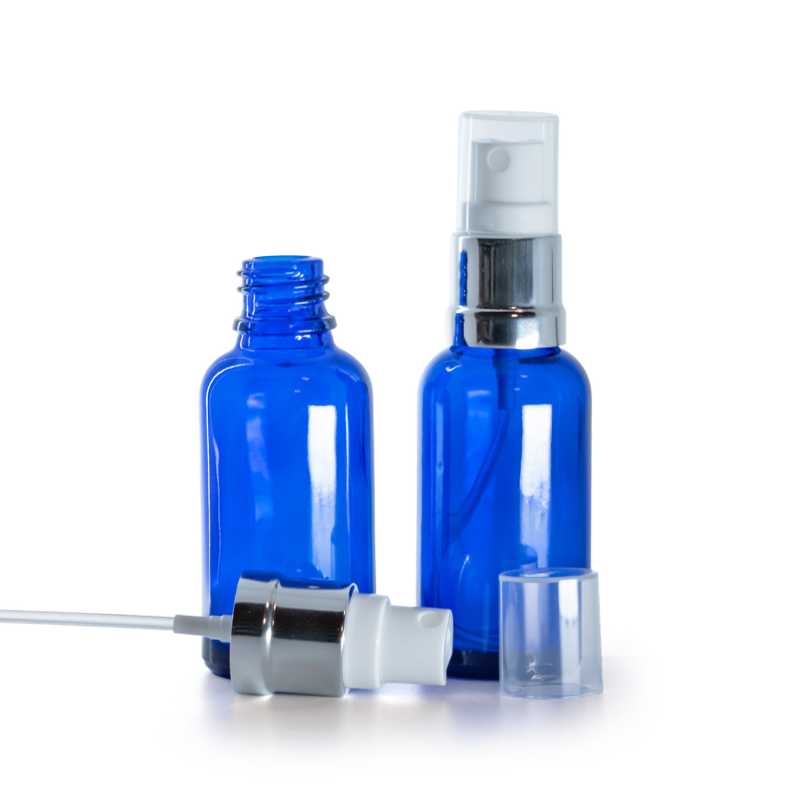 Kék üvegpalack fehér-ezüst permetezőfejjel, 30 ml