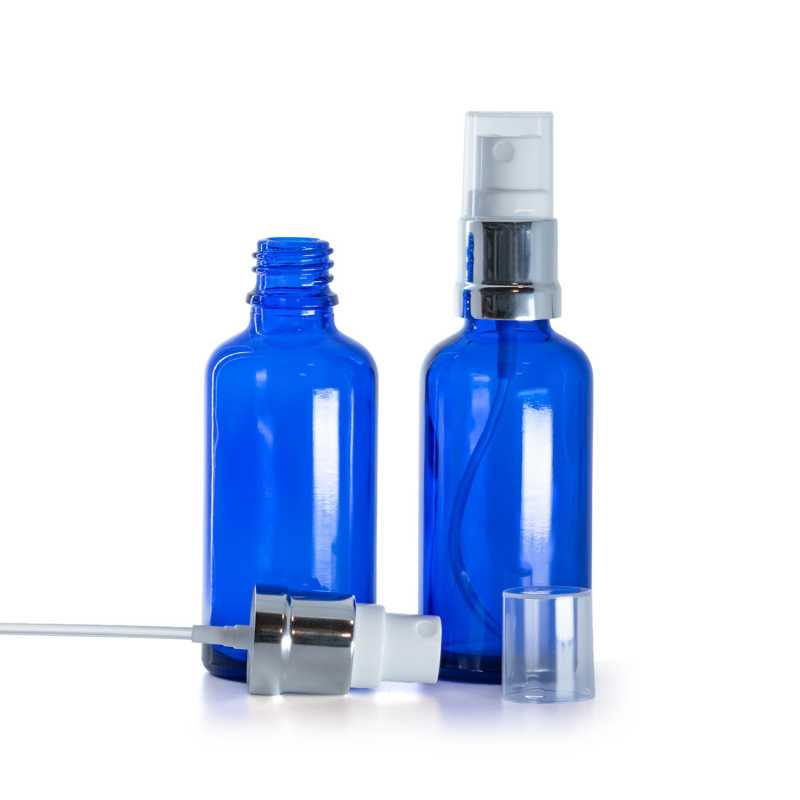 Kék üvegpalack fehér-ezüst permetezőfejjel, 50 ml