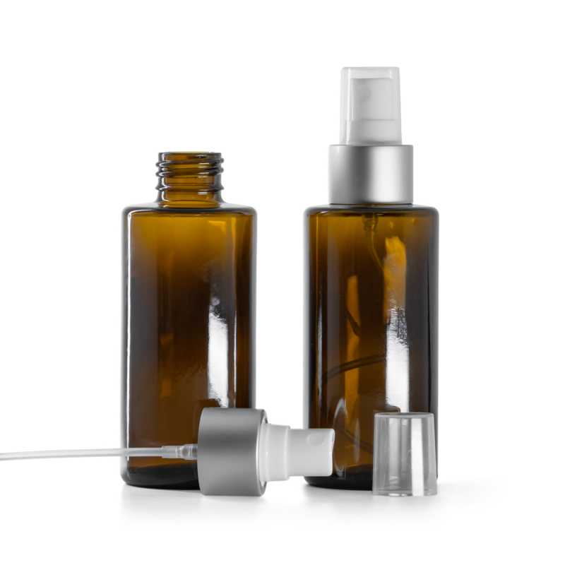 Borostyánsárga üvegpalack, egyenes nyak, 24 mm, fehér permetező matt ezüst gallérral, 100 ml