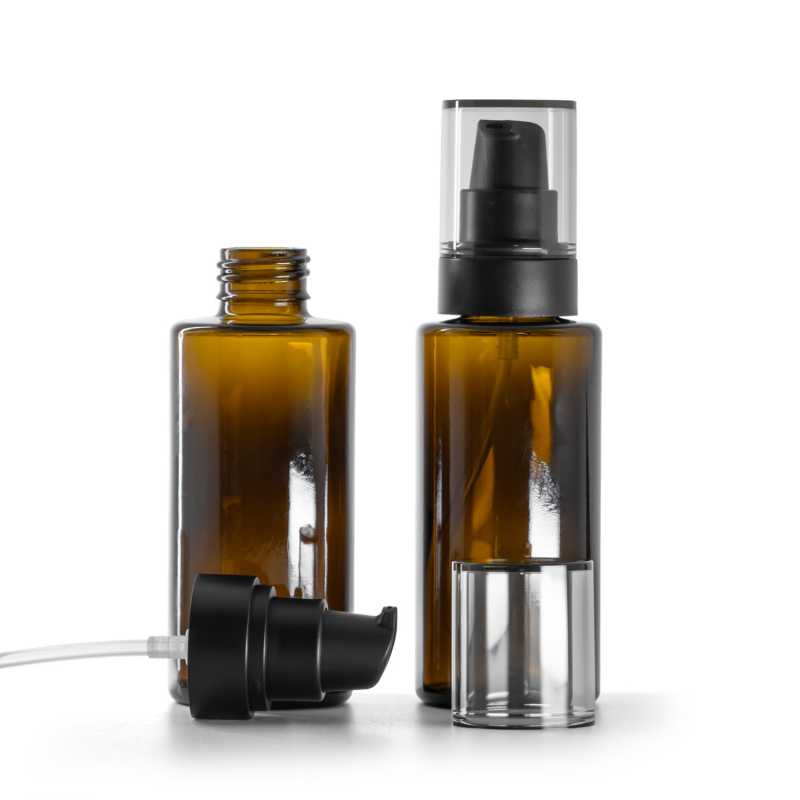 Borostyánszínű üvegpalack, egyenes nyak, 24 mm, fekete adagoló füstszínű kupakkal, 100 ml