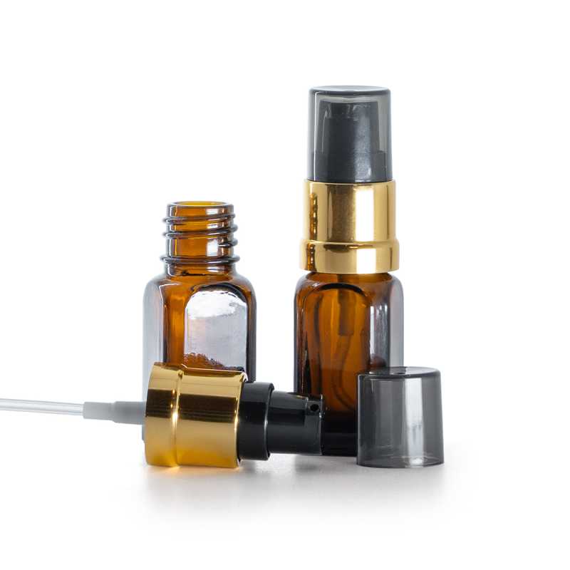 Barna szögletes üvegcse, fekete-arany fényes pumpa füstös felső kupakkal, 10 ml