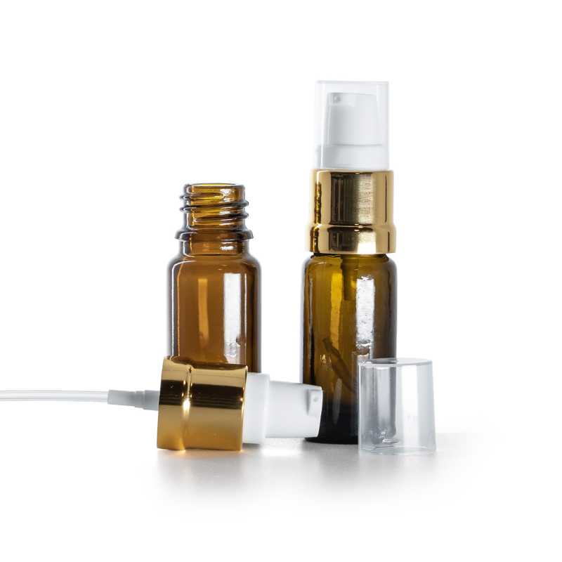 Magas, B típusú barna üvegpalack, fényes fehér–arany adagolóval, 10 ml