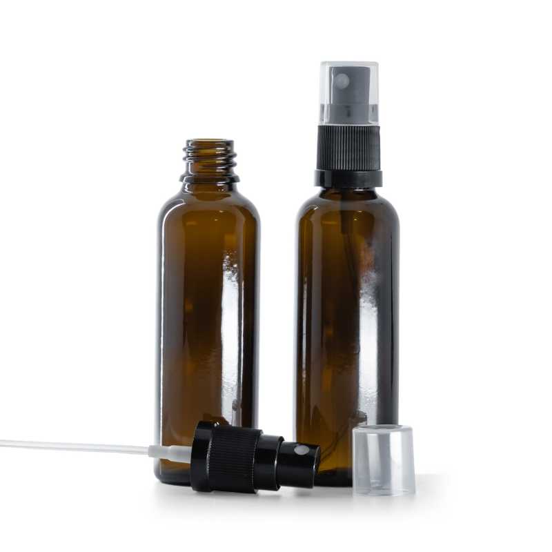 Karcsú, barna üvegpalack, fekete permetezőfej, 50 ml